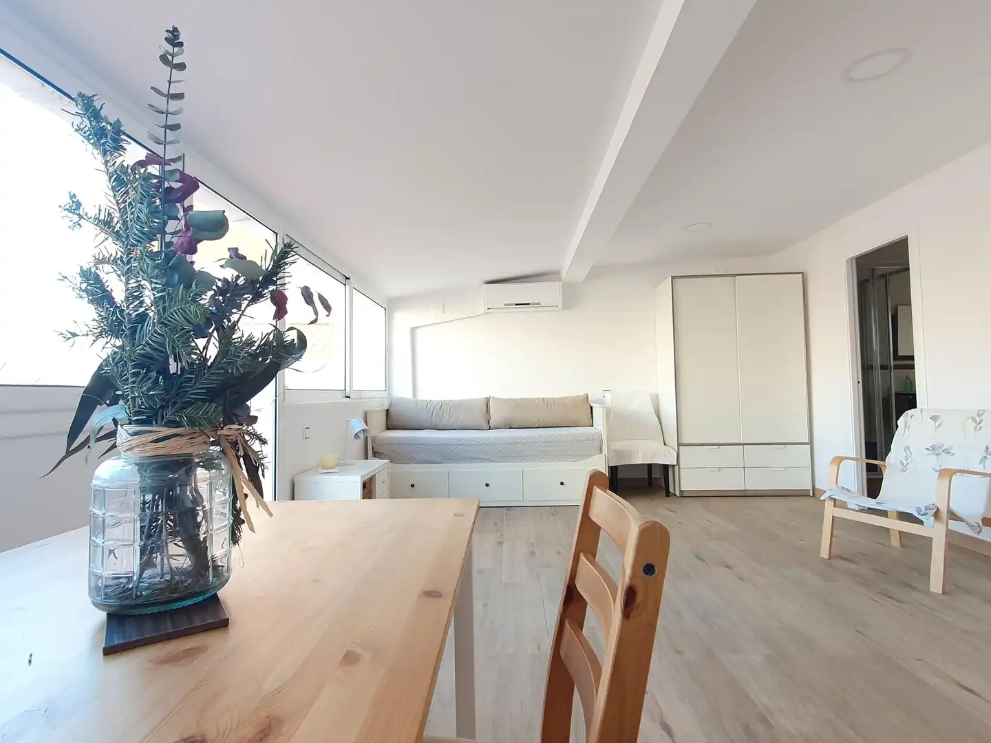 Sala d'estar de Estudi de lloguer en Barcelona amb Aire condicionat, Calefacció i Terrassa
