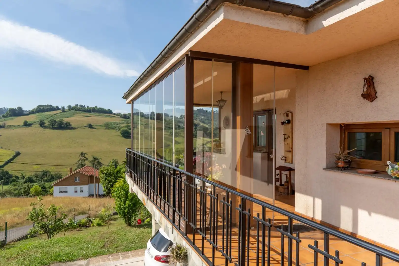 Terrassa de Casa o xalet en venda en Gijón  amb Calefacció, Jardí privat i Terrassa