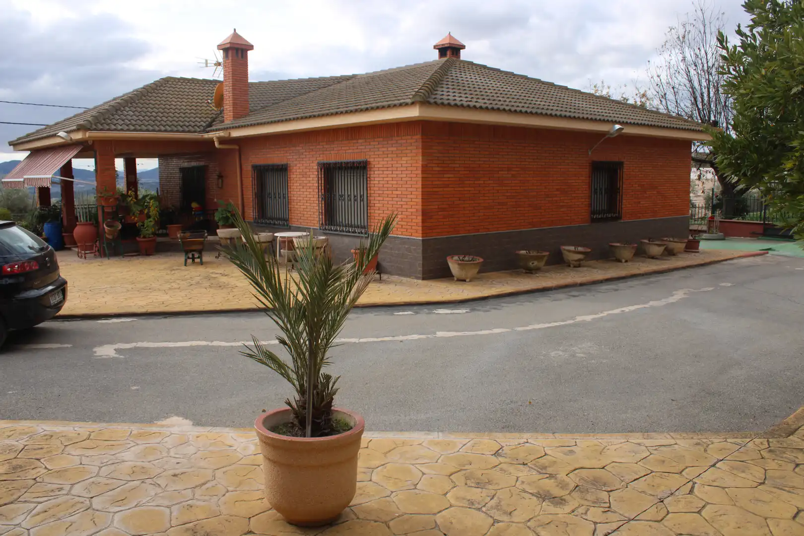 Außenansicht von Haus oder Chalet zum Verkauf in Sax mit Privatgarten, Schwimmbad und Möbliert