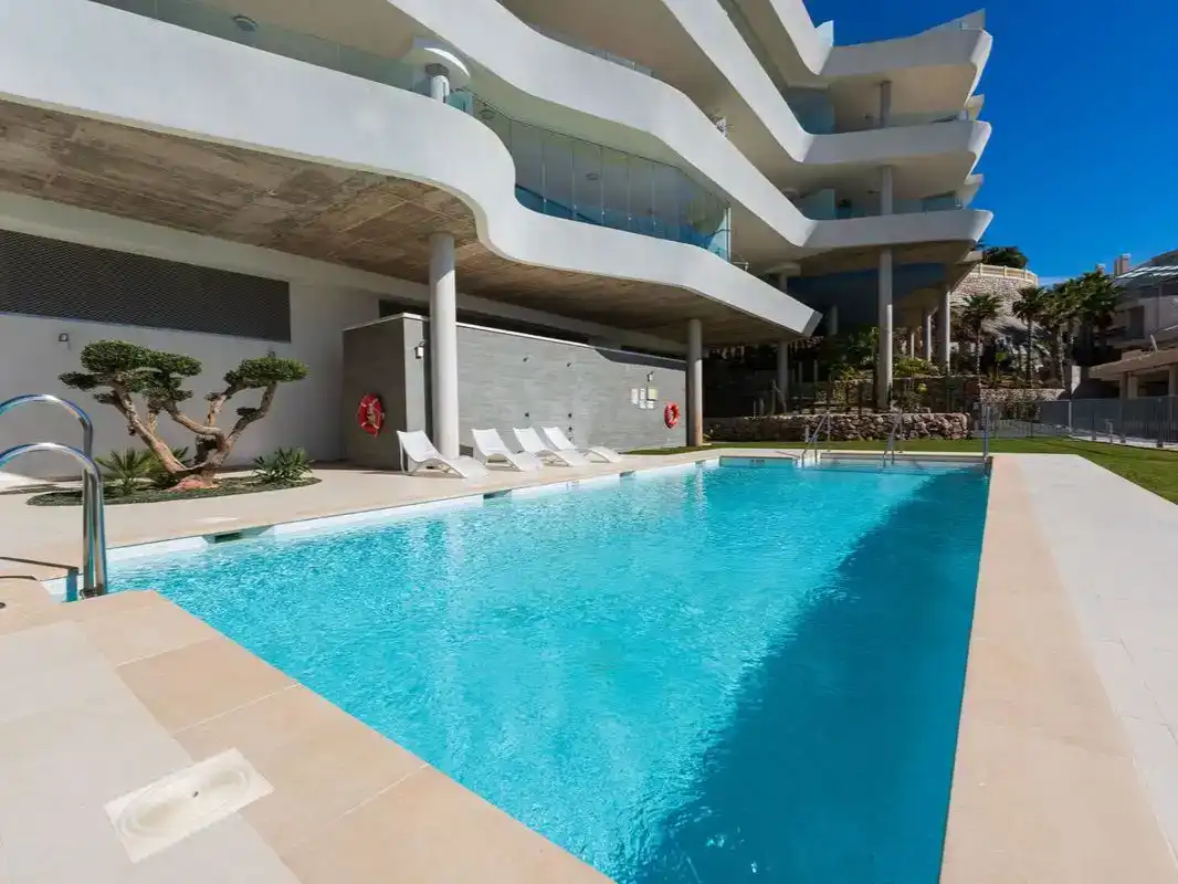 Schwimmbecken von Dachboden zum Verkauf in Benalmádena mit Klimaanlage und Schwimmbad