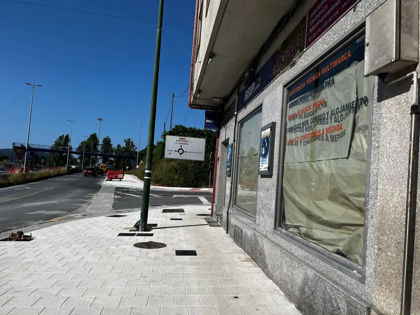 Locale commerciale in vendita a Avenida Rosalia de Castro, imagen 3