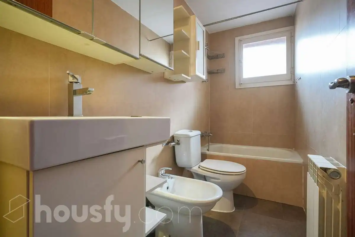 Badezimmer von Dachboden zum Verkauf in Madrid