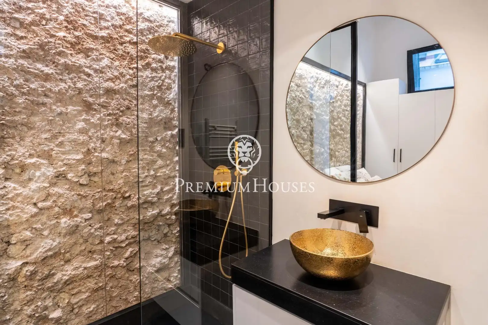 Bathroom of Flat for sale in Vilanova i la Geltrú  with Air Conditioner, Heating and Terrace