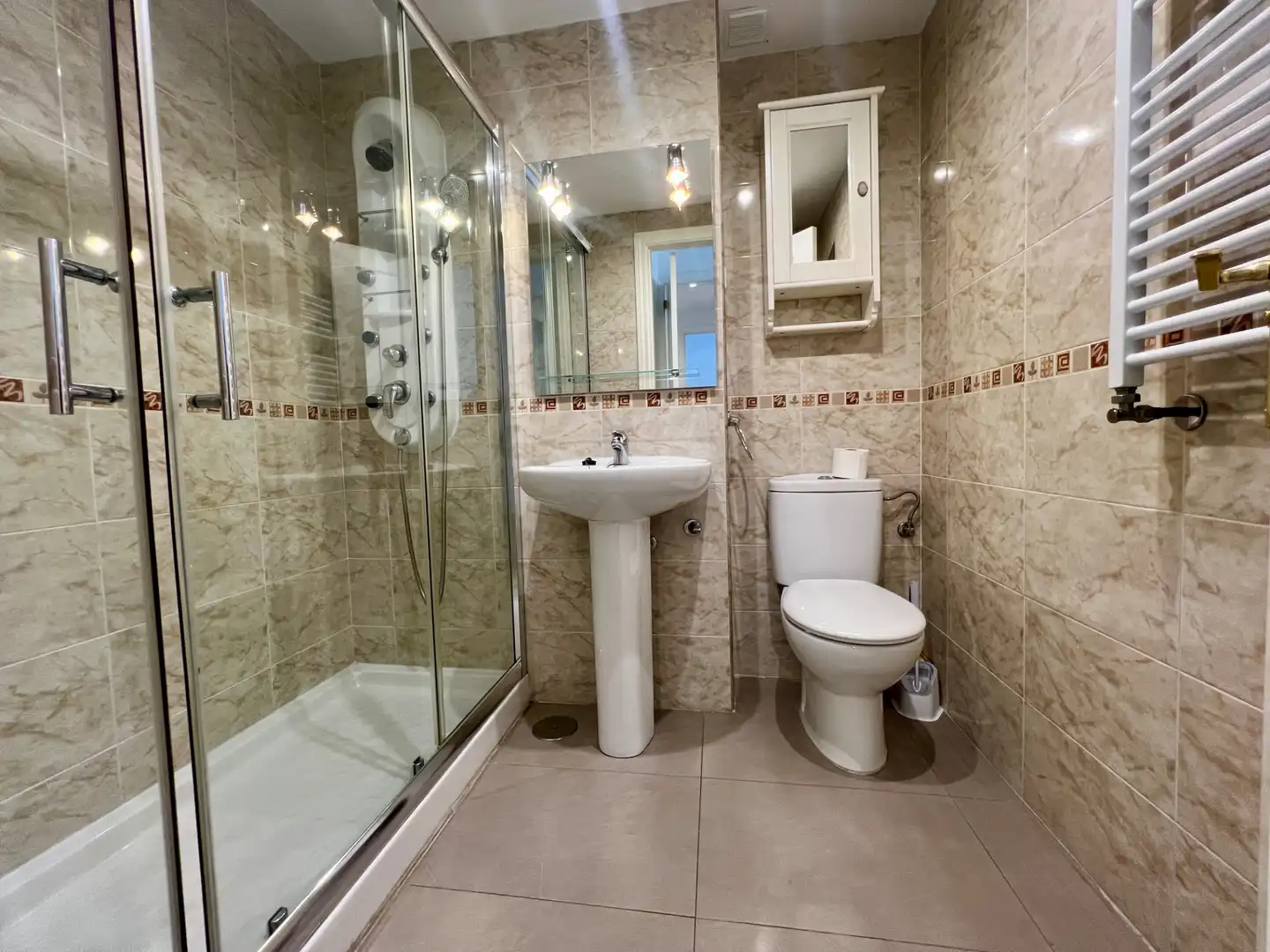 Baño de Dúplex de alquiler en Collado Villalba con Calefacción, Jardín privado y Terraza