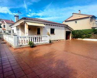 Vista exterior de Casa o xalet en venda en Creixell amb Terrassa