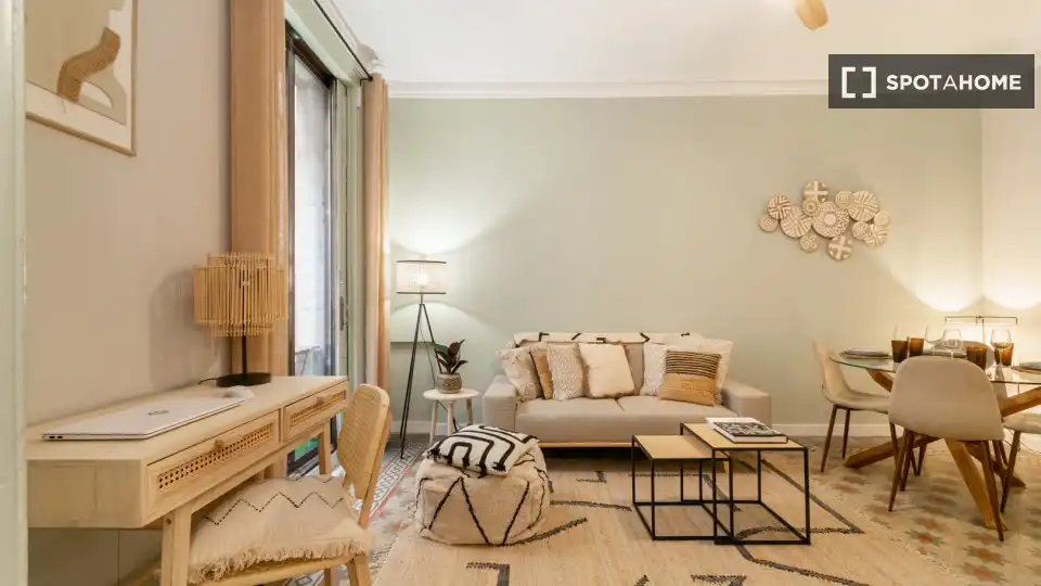 Flat with terrace to rent in Ciutat Vella, imagen 2