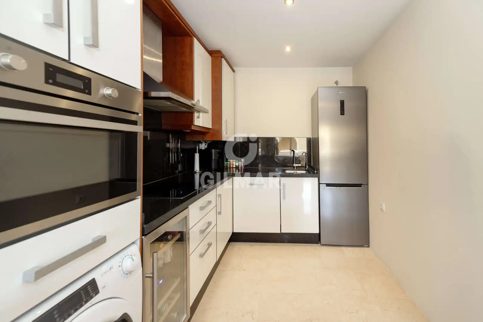 Cuina de Apartament en venda en Estepona amb Piscina i Balcó