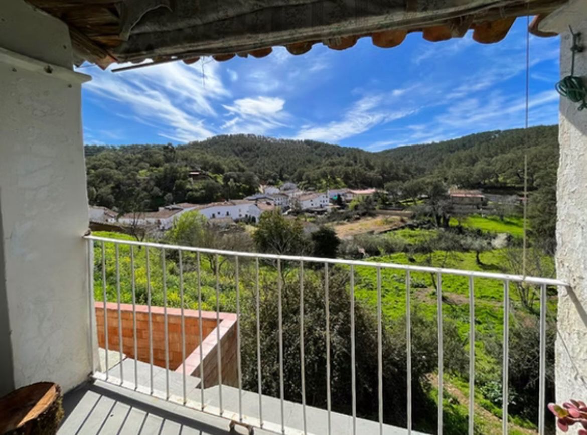 Vista exterior de Casa adosada en venta en Valdelarco