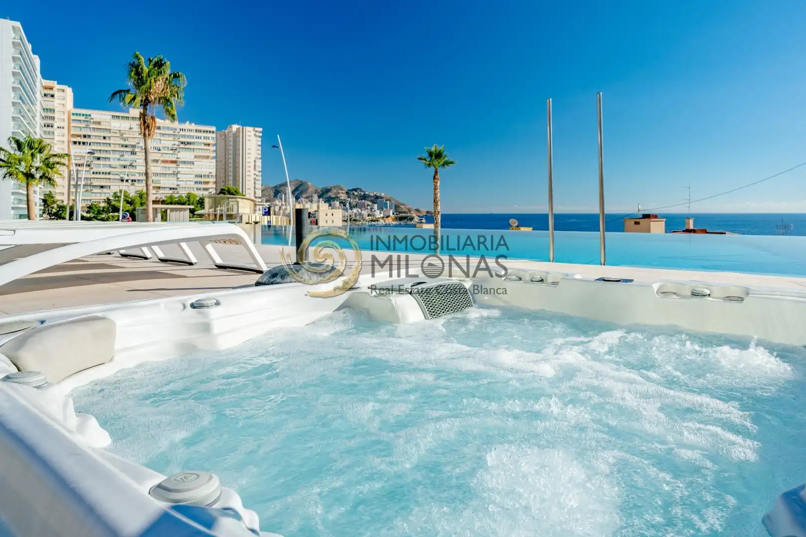 Piscina de Apartament en venda en Benidorm amb Aire condicionat, Terrassa i Traster