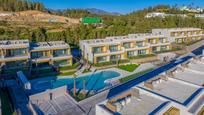 Vista exterior de Casa adosada en venda en Mijas amb Aire condicionat, Jardí privat i Terrassa