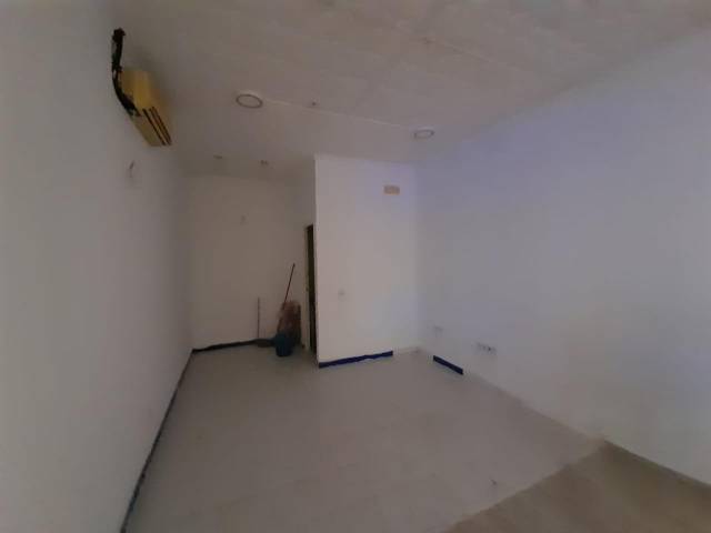 Local comercial en Alquiler en Redondo Marqués en Cabra