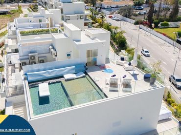 Àtic amb piscina en venda a Nueva Andalucía