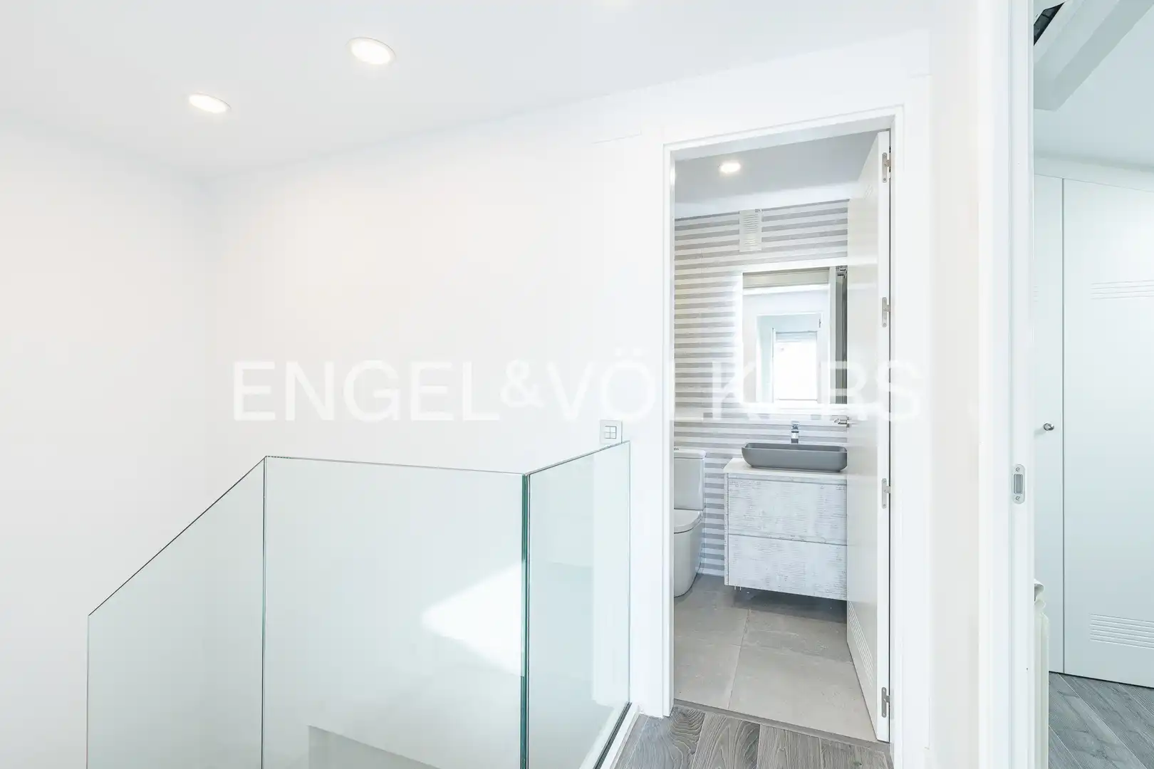 Baño de Dúplex en venta en Alcorcón con Aire acondicionado, Calefacción y Jardín privado