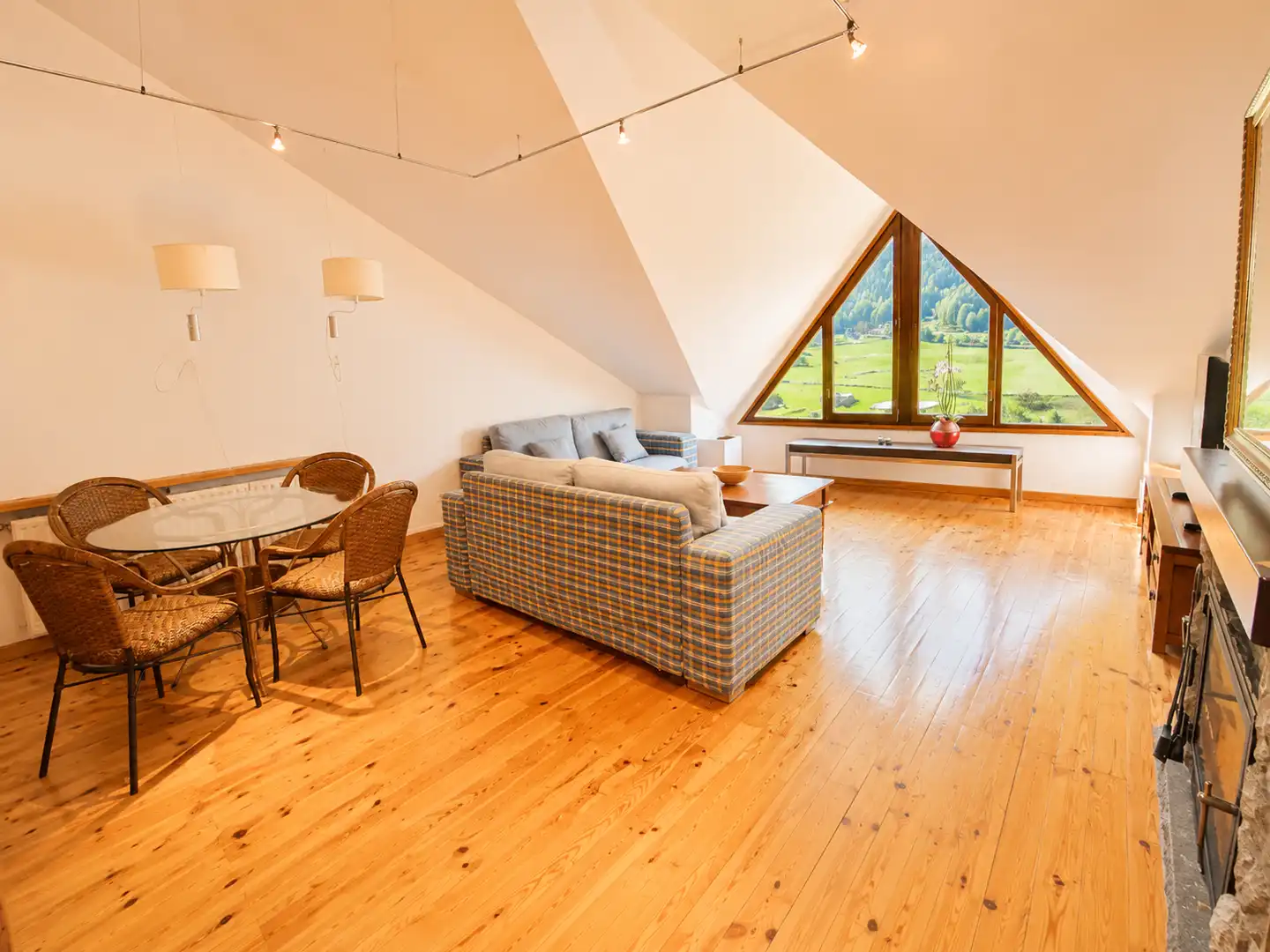 Sala de estar de Casa adosada de alquiler en Canillo con Calefacción, Parquet y Terraza