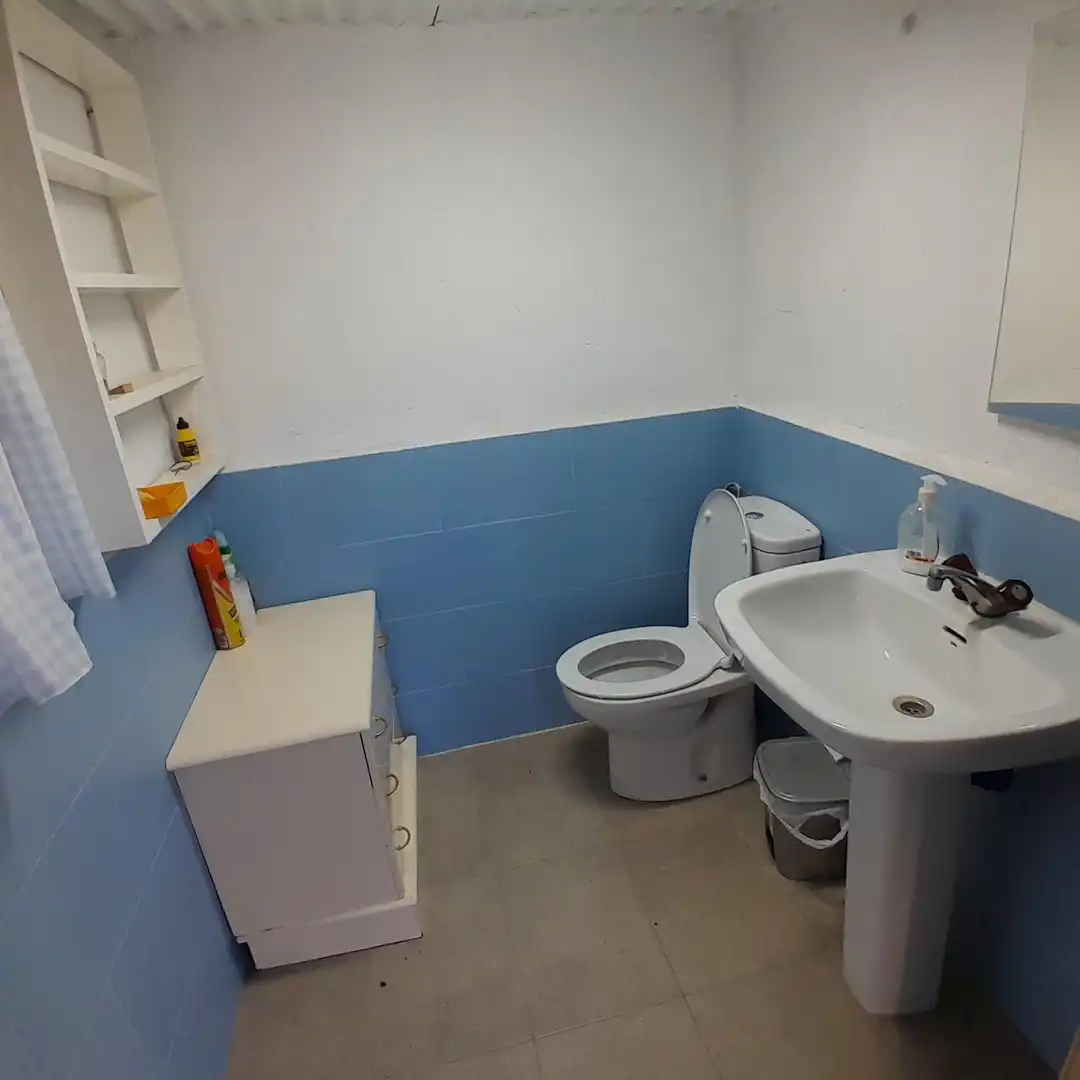 Bany de Casa o xalet en venda en Yecla amb Jardí privat, Traster i Moblat