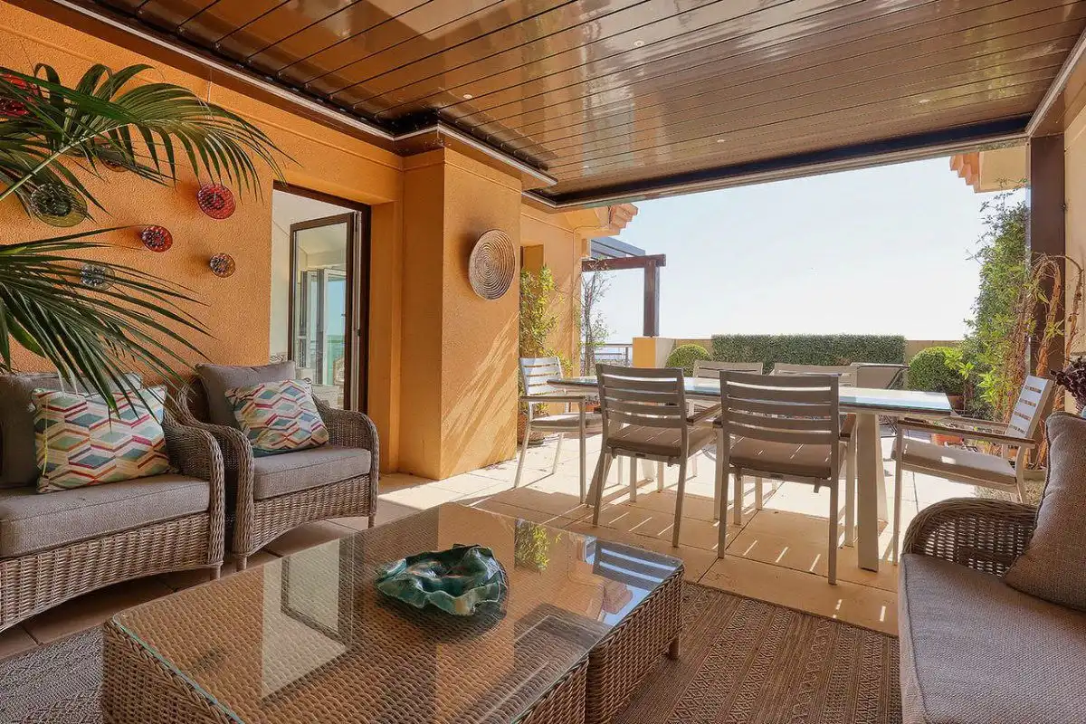 Terrasse von Wohnungen zur Miete in Sotogrande mit Klimaanlage, Heizung und Terrasse