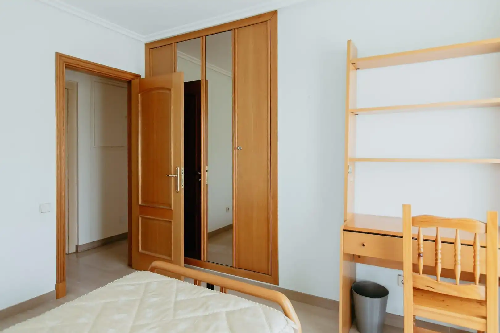 Habitación de Casa adosada en venta en Huesca con Aire acondicionado, Jardín privado y Terraza