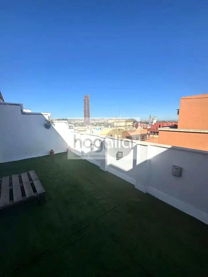 Terrasse von Dachboden zur Miete in Sevilla mit Klimaanlage und Terrasse