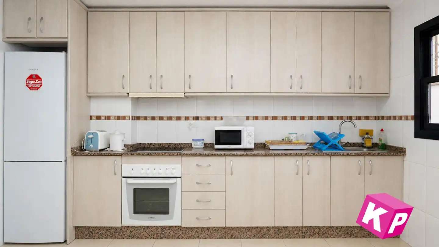 Küche von Wohnung zum Verkauf in Santa Pola mit Klimaanlage, Terrasse und Möbliert