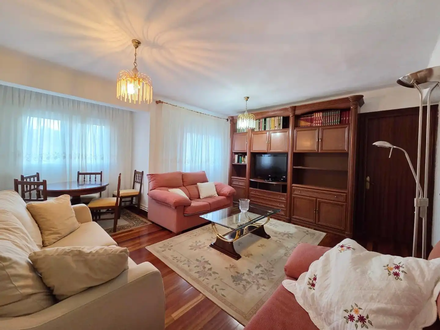 Sala d'estar de Pis de lloguer en Santander amb Calefacció, Parquet i Moblat