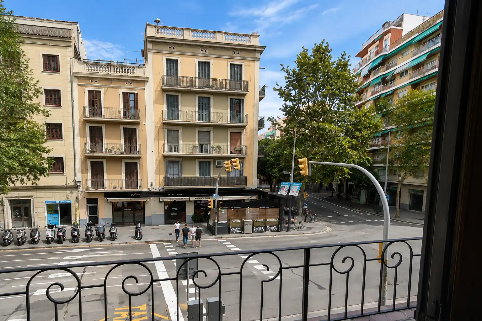 Außenansicht von Wohnung zur Miete in Barcelona mit Klimaanlage, Heizung und Möbliert