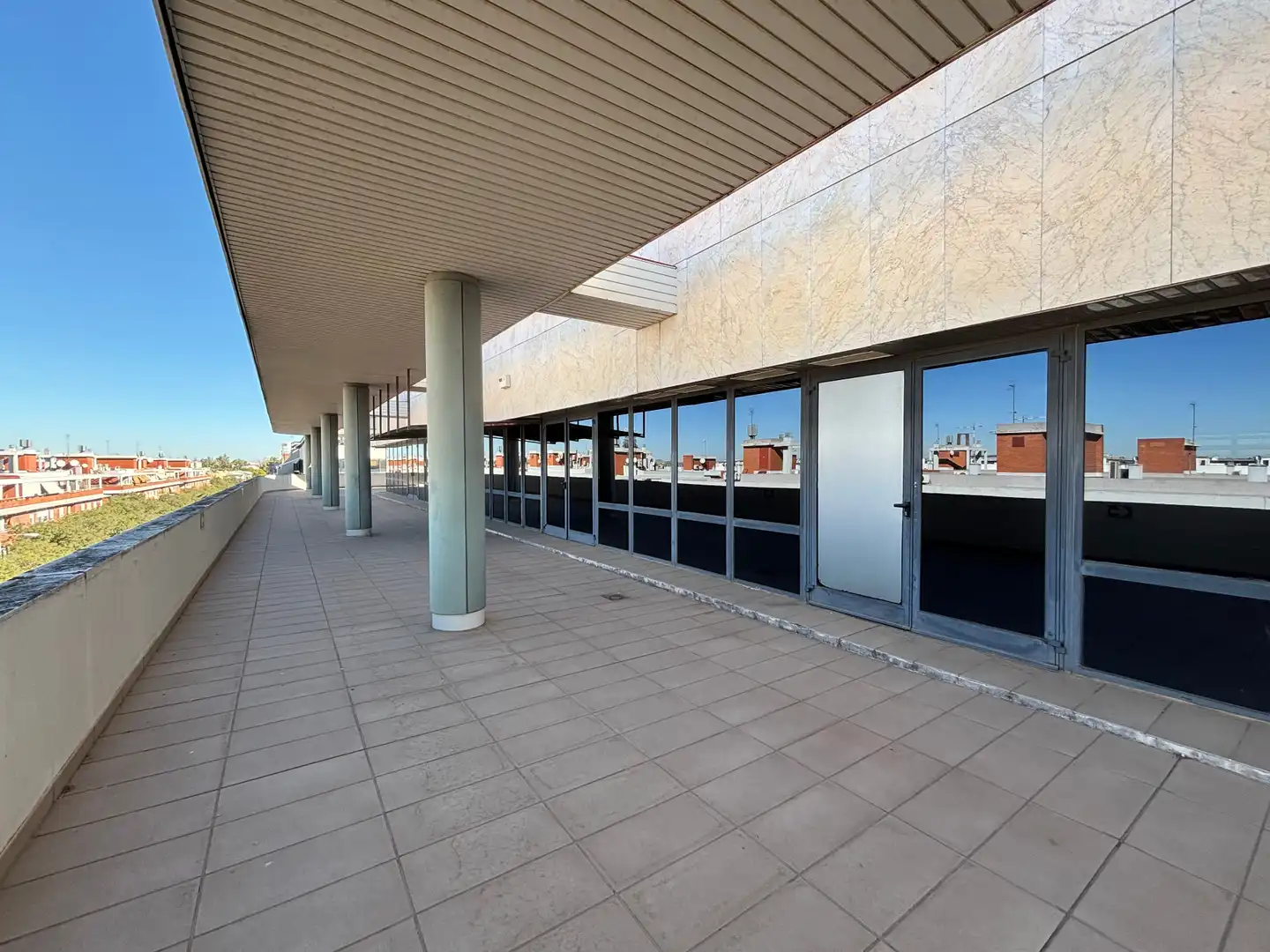 Vista exterior de Oficina de lloguer en Sevilla