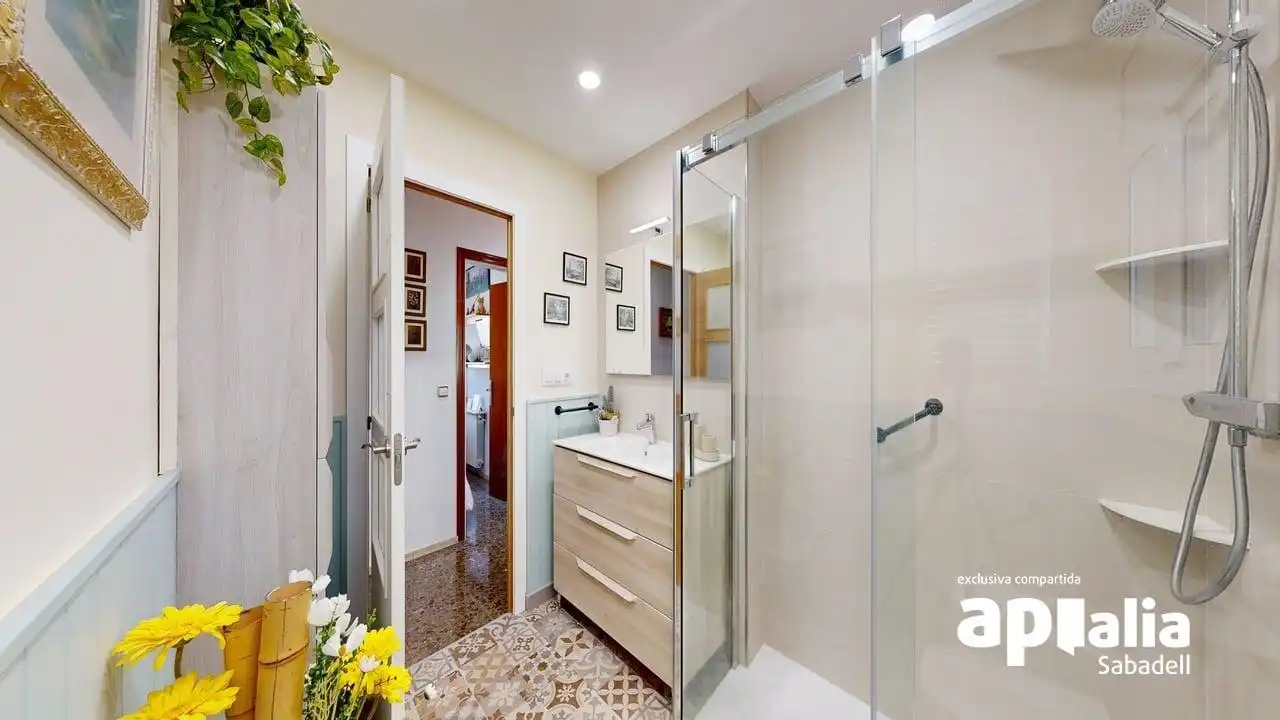 Bany de Casa o xalet en venda en Barberà del Vallès amb Aire condicionat, Calefacció i Jardí privat