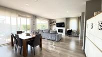 Sala d'estar de Casa o xalet en venda en Sant Vicenç de Montalt amb Aire condicionat, Calefacció i Traster