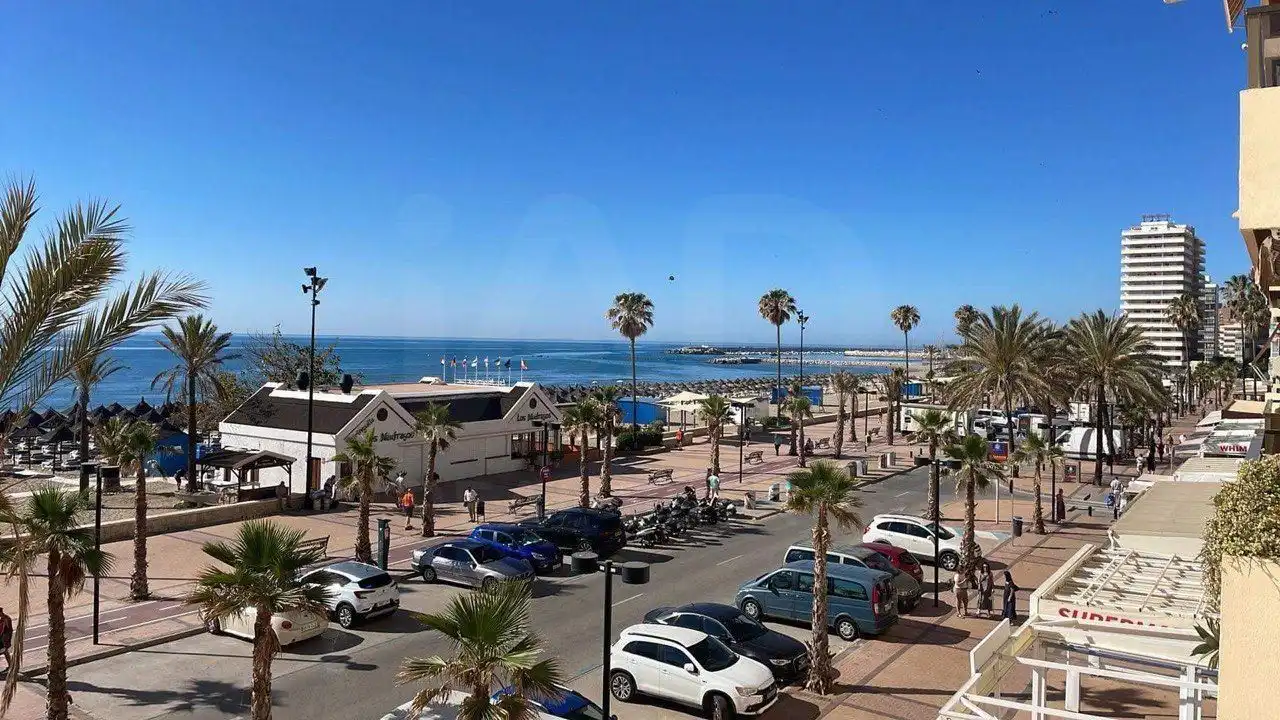 Vista exterior de Pis en venda en Fuengirola amb Calefacció i Terrassa