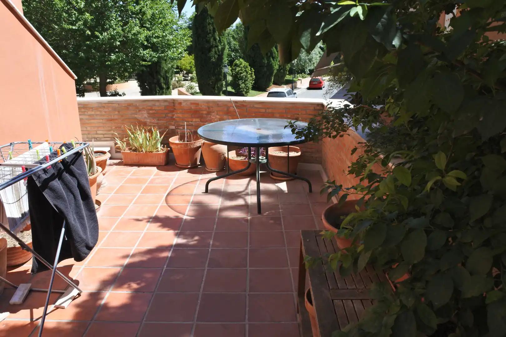 Terraza de Piso para compartir en Granada con Aire acondicionado, Calefacción y Jardín privado