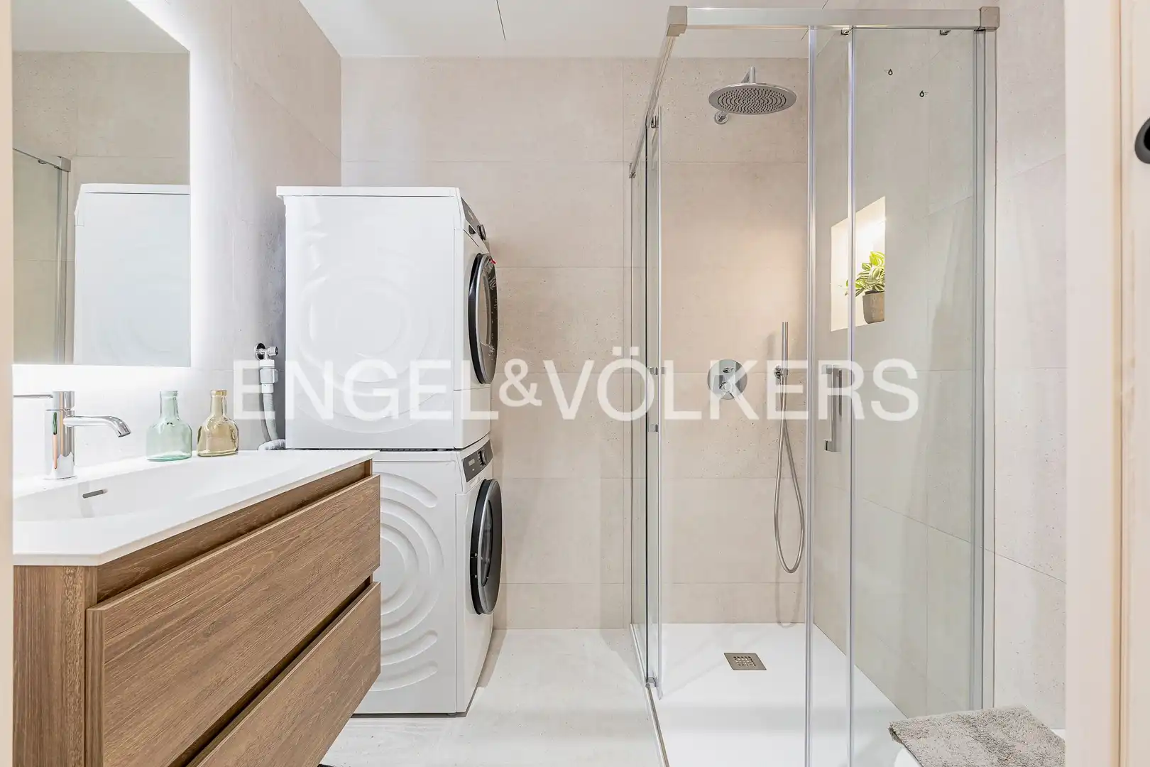 Badezimmer von Wohnung zum Verkauf in Barcelona mit Klimaanlage, Heizung und Privatgarten