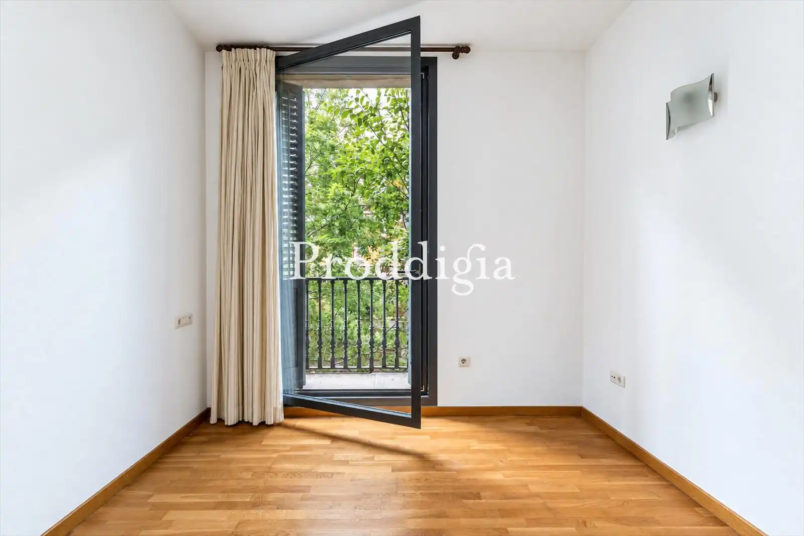 Piso con ascensor en venta en Consell de Cent, imagen 3