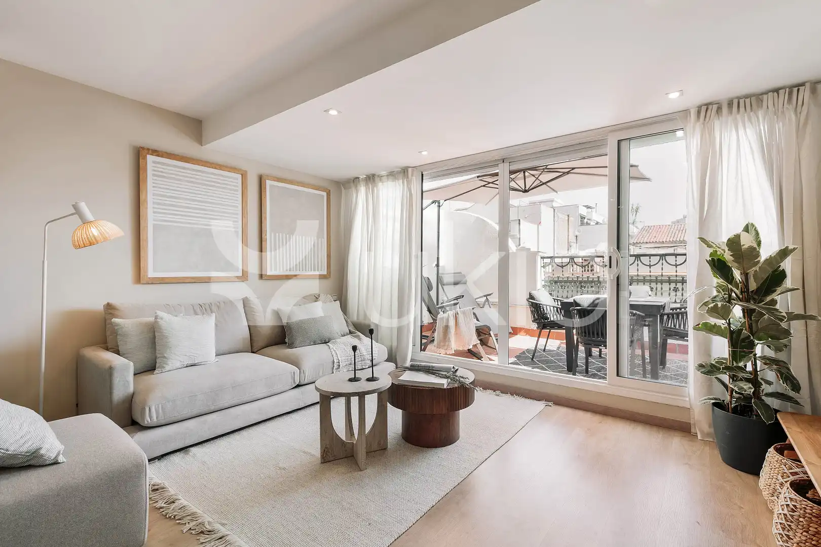 Apartamento con terraza en alquiler en Carrer del Comte Borrell, imagen 5