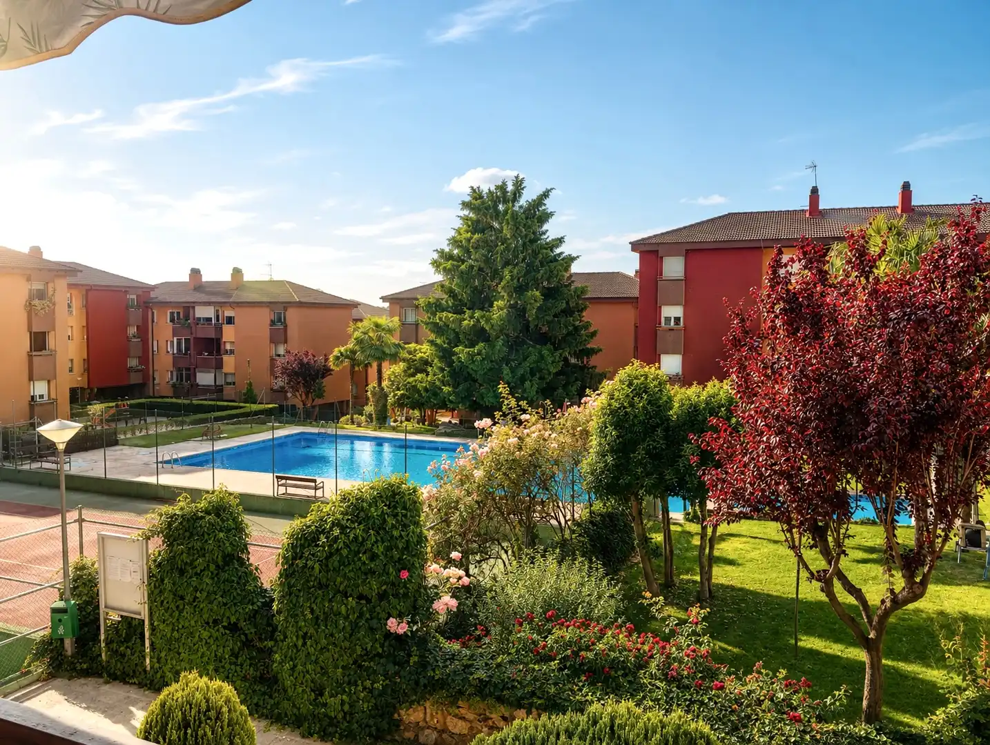 Schwimmbecken von Einfamilien-Reihenhaus zur Miete in Hoyo de Manzanares mit Privatgarten und Gemeinschaftspool