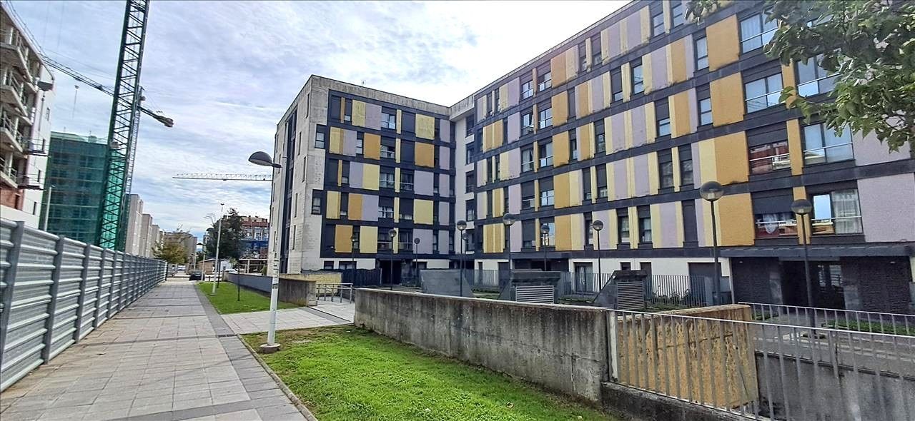 Apartamento en venta en  CARMEN BRAVO VILLASANTE, 4, Peñacastillo - Nueva Montaña