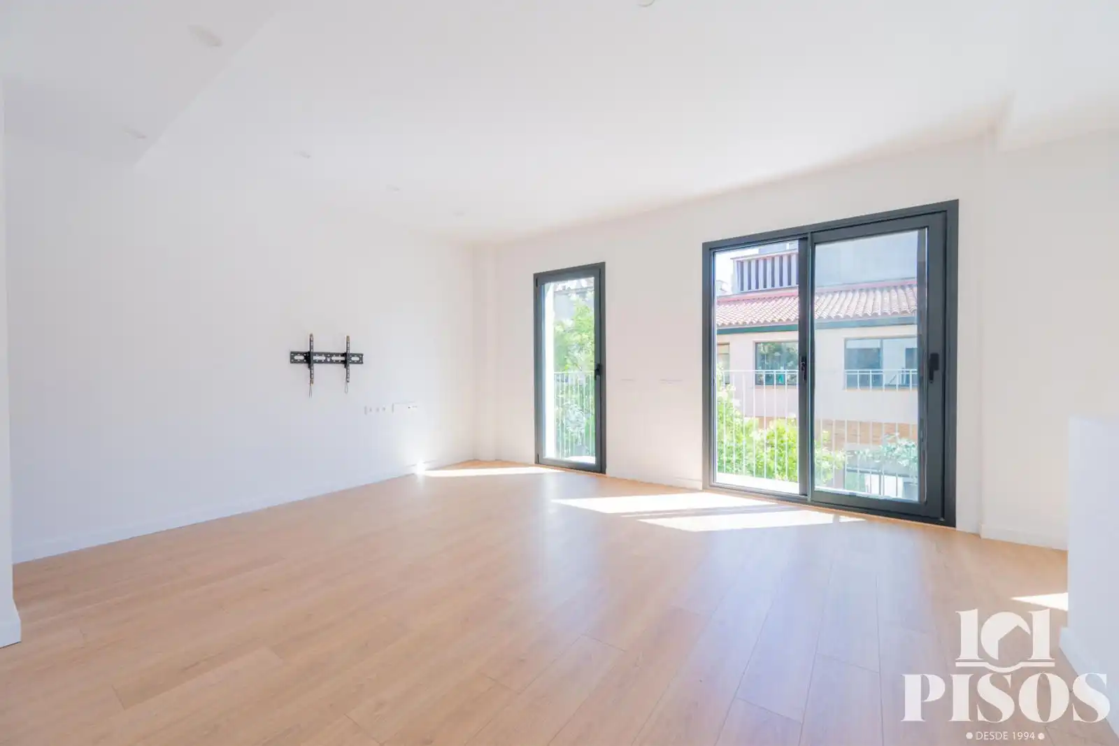 Living room of Attic for sale in Sant Cugat del Vallès  with Air Conditioner, Heating and Parquet flooring