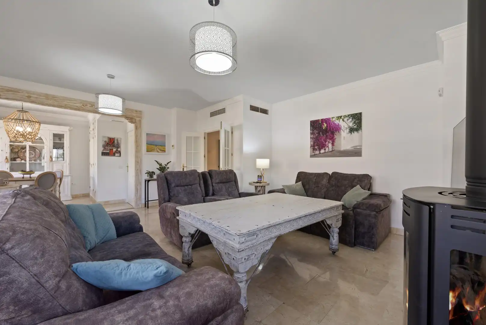 Wohnzimmer von Einfamilien-Reihenhaus zum Verkauf in Benalmádena mit Klimaanlage, Terrasse und Schwimmbad