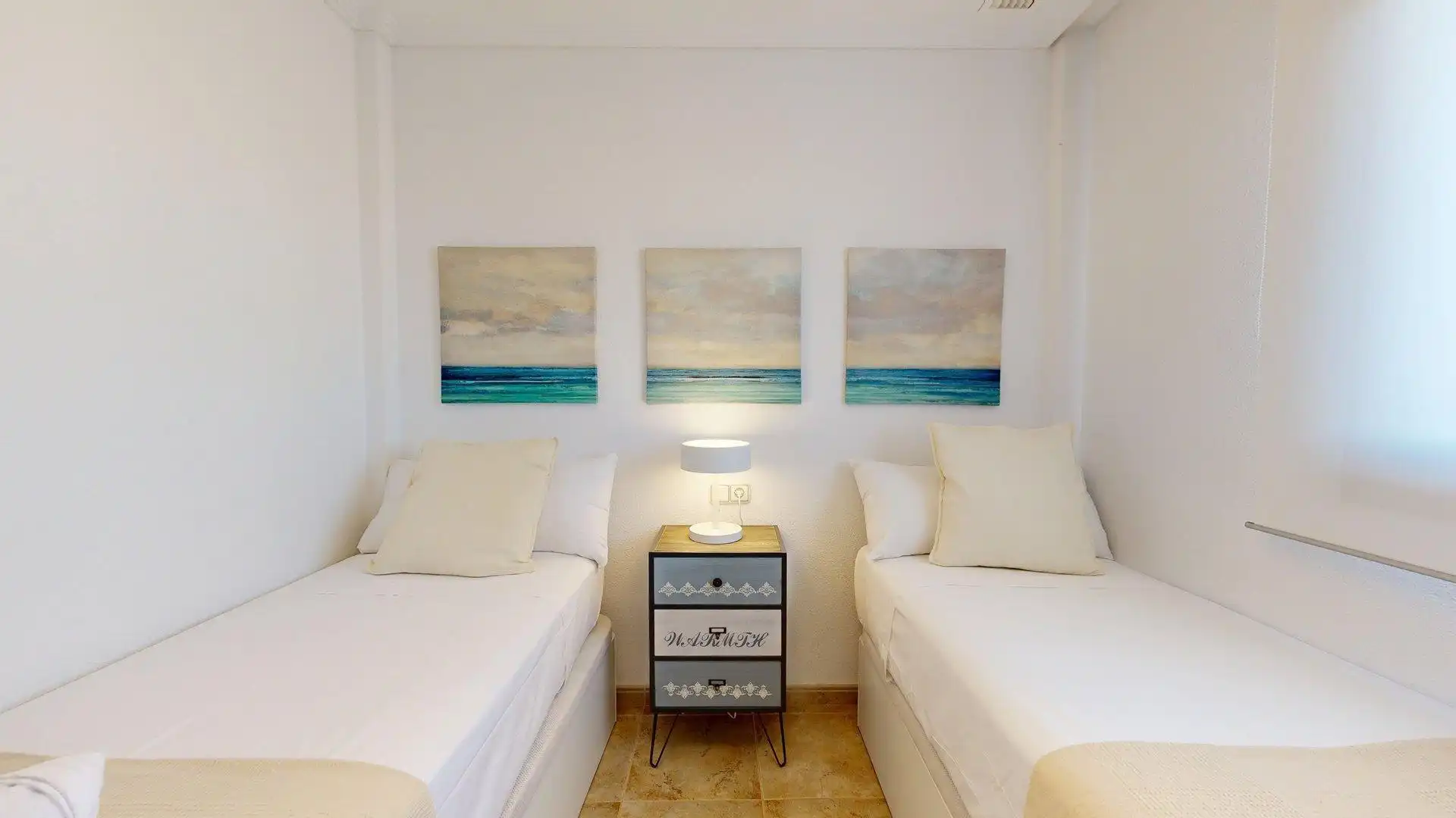 Habitación de Apartamento de alquiler en Elche / Elx con Aire acondicionado, Calefacción y Jardín privado