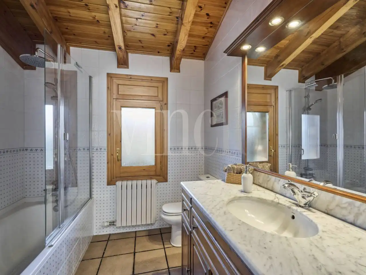 Baño de Casa o chalet en venta en Puigcerdà con Calefacción, Jardín privado y Parquet