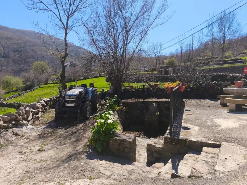 Vista exterior de Casa adosada en venda en Rionansa amb Calefacció i Jardí privat