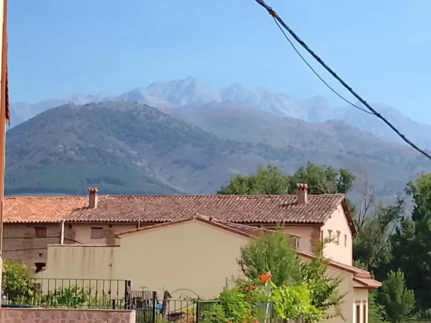 Vista exterior de Casa o xalet en venda en Madrigal de la Vera amb Jardí privat