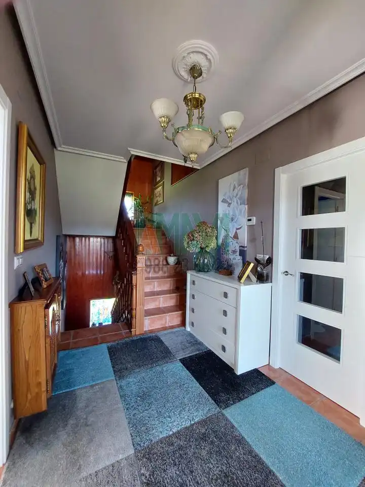 Casa o xalet en venda en San Cibrao das Viñas amb Calefacció, Jardí privat i Parquet