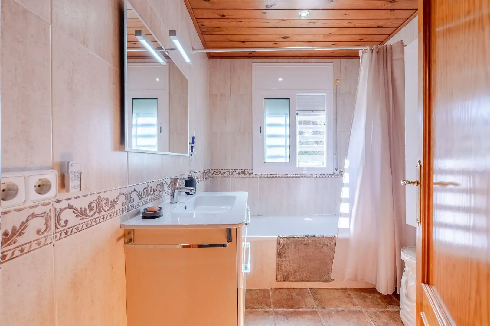 Bathroom of Houses for sale in Sant Cebrià de Vallalta  with Heating, Private garden and Storage room