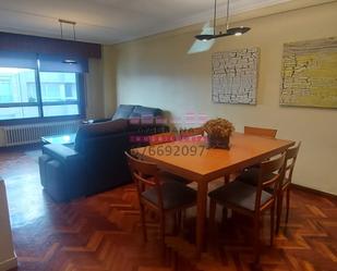 Sala d'estar de Pis de lloguer en Vigo  amb Parquet, Traster i Moblat