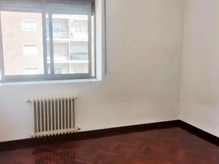 Schlafzimmer von Wohnung zur Miete in Salamanca Capital mit Balkon