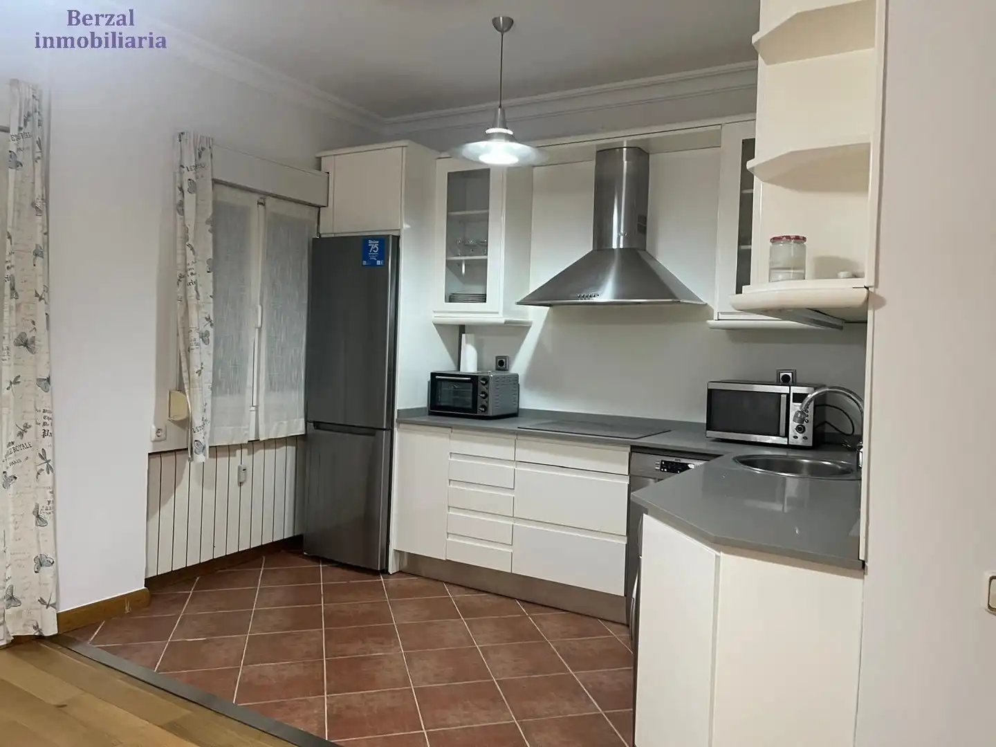 Kitchen of Flat for rent in  Logroño  with Heating, Terrace and Storage room