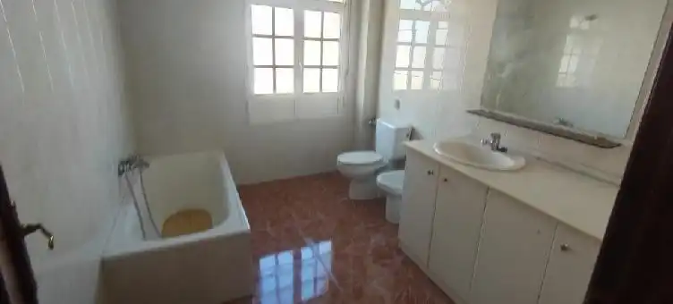 Bathroom of Houses for sale in Arjonilla