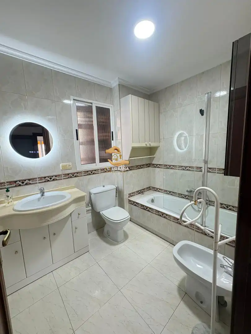 Badezimmer von Wohnung zur Miete in Salamanca mit Terrasse, Möbliert und Gemeinschaftspool