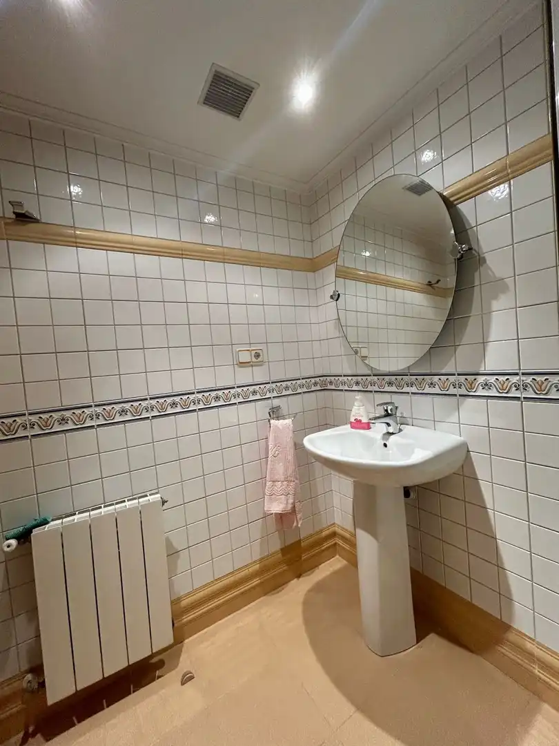 Baño de Casa o chalet en venta en Laredo con Calefacción, Terraza y Amueblado