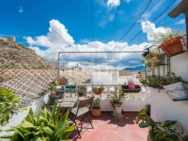 House with balcony for sale in Carrer Biar